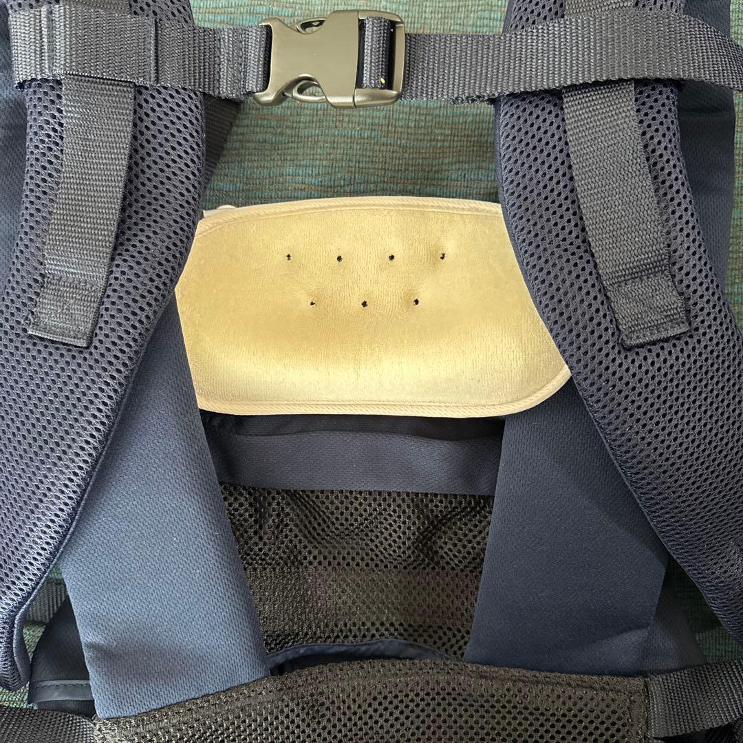 アップリカ　ラクリスLaclis 抱っこ紐 ネイビー　美品　短時間着用