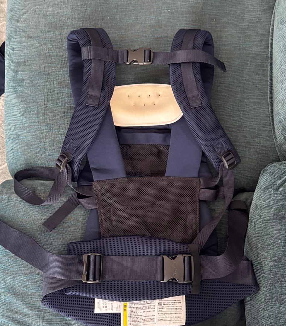 アップリカ　ラクリスLaclis 抱っこ紐 ネイビー　美品　短時間着用