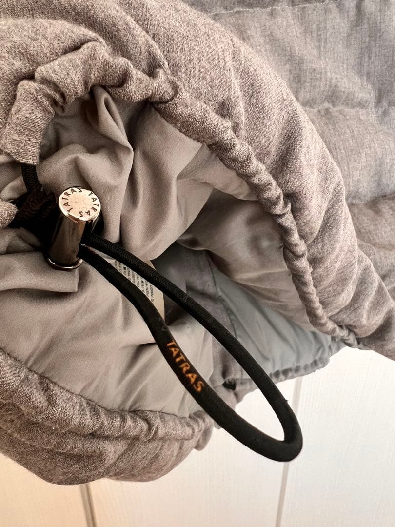 【1/19限定価格】TATRAS レディース ダウンロングコート グレー