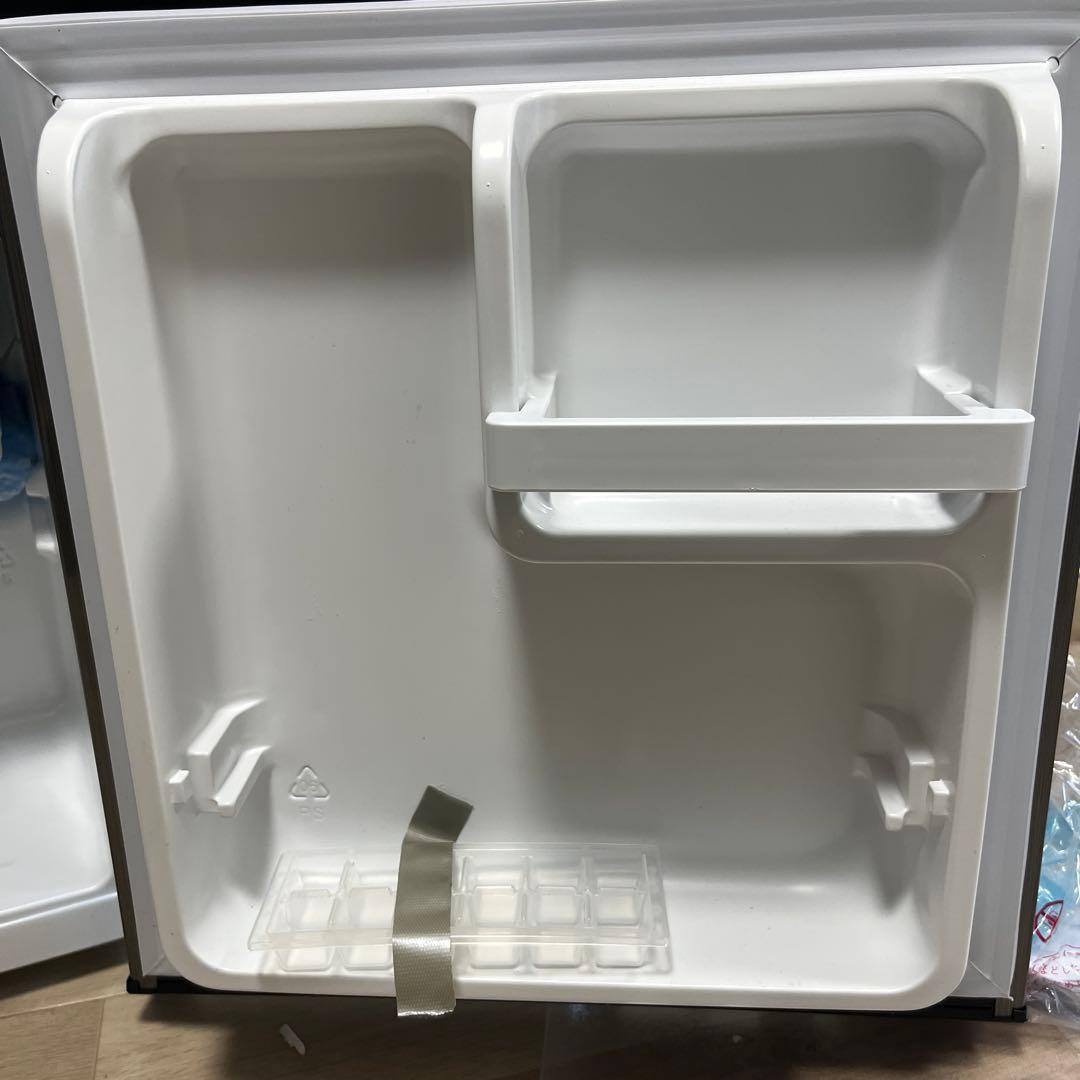 シルバー ミニ冷蔵庫 調整可能棚付き