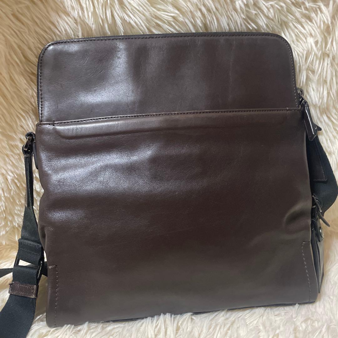 美品　トゥミ　ハリソン　メッセージャーバッグ　レザー　茶色　A4 ビジネス