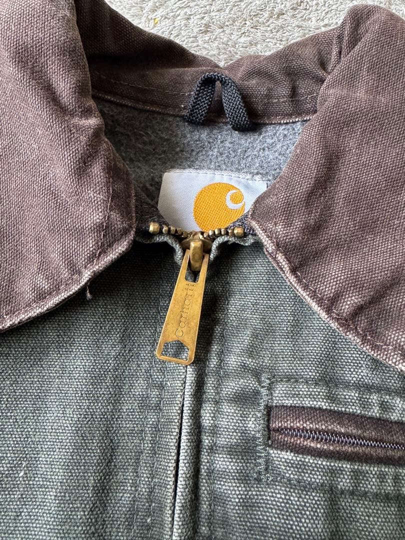 カーハート　デトロイトジャケットmos モスグリーン