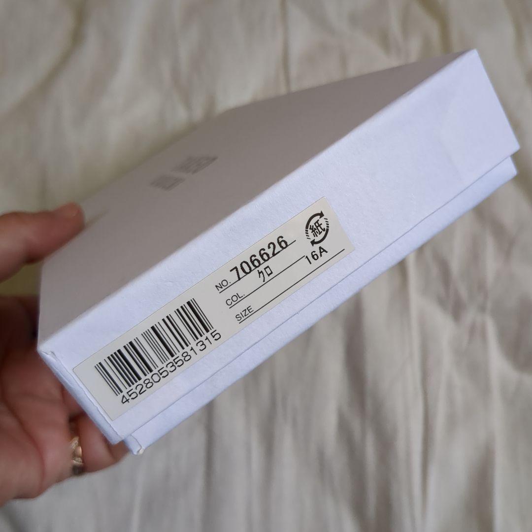 未使用　タケオキクチ ラウンドジップ 型押し 牛革 TAKEO KIKUCHI