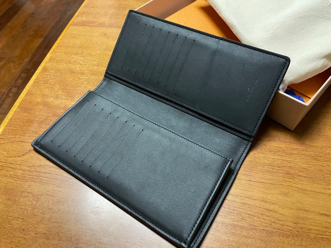 ルイヴィトン長財布【ポルトフォイユ・ブラザ】