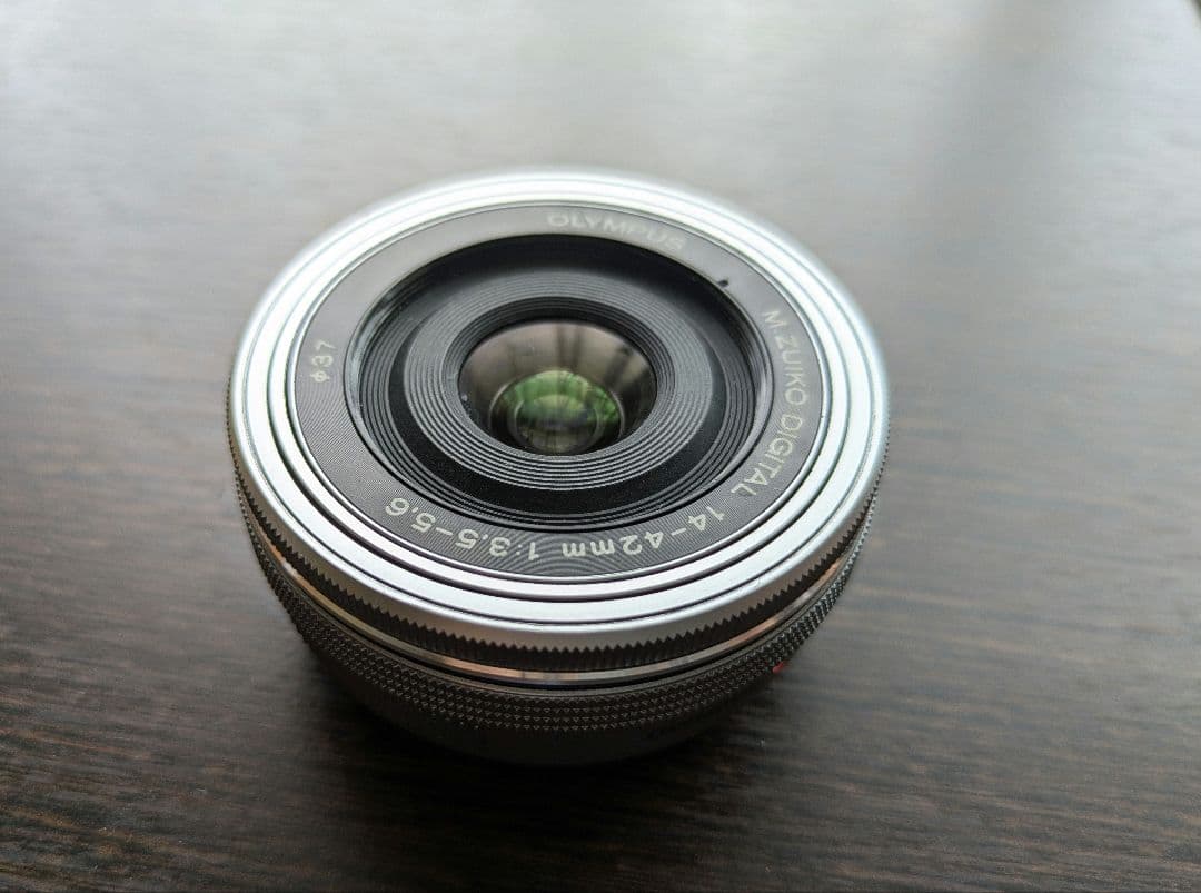 OLYMPUS PEN E-PL10 ホワイト　ダブルズーム＆単焦点レンズ