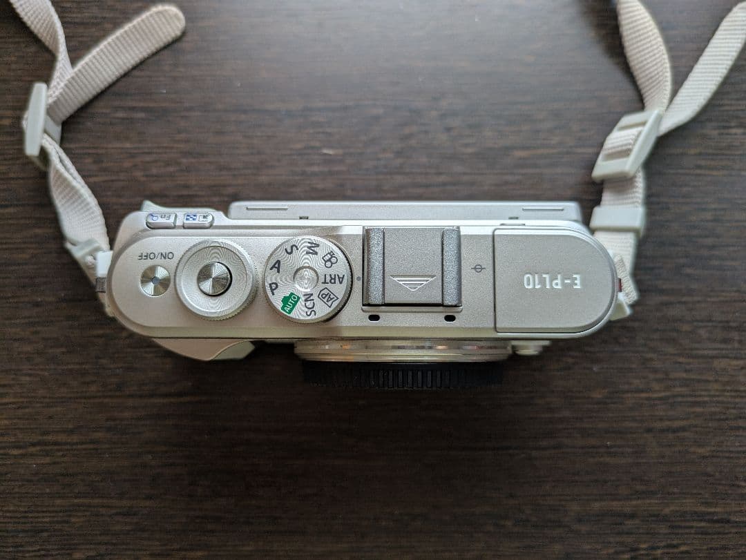 OLYMPUS PEN E-PL10 ホワイト　ダブルズーム＆単焦点レンズ