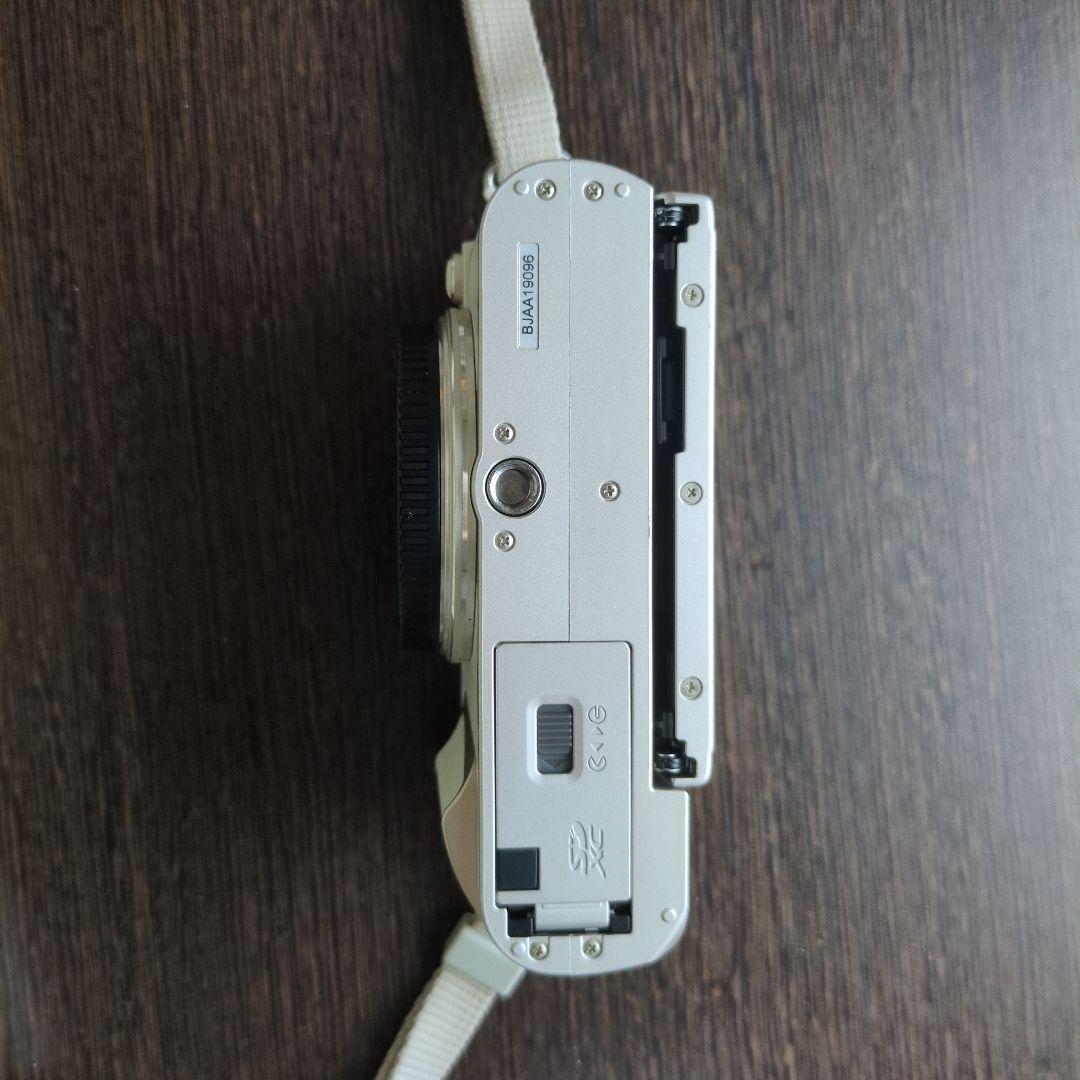 OLYMPUS PEN E-PL10 ホワイト　ダブルズーム＆単焦点レンズ