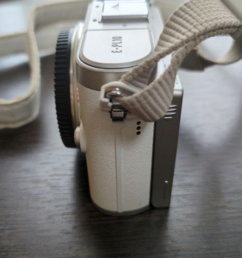 OLYMPUS PEN E-PL10 ホワイト　ダブルズーム＆単焦点レンズ