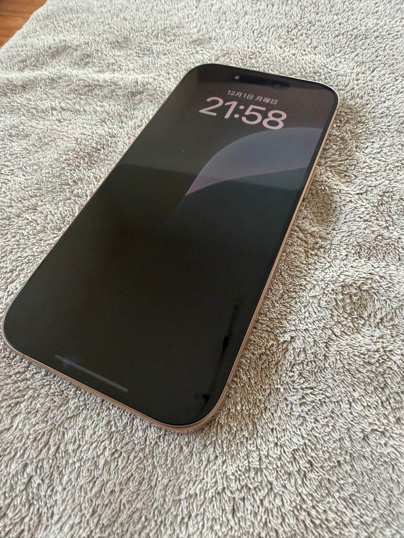 Apple iPhone 16 Pro デサートチタニウム