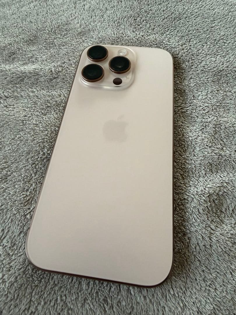 Apple iPhone 16 Pro デサートチタニウム