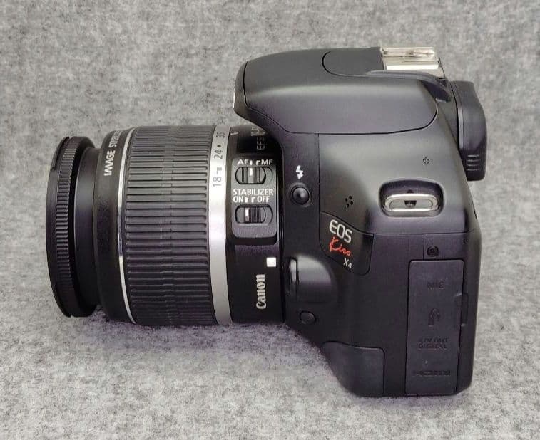 Canon 　EOS Kiss X4　　標準ズームレンズ付き