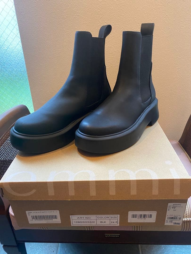 再々値下げ！【美品】　emmi ブラック サイドゴアブーツ　24㎝