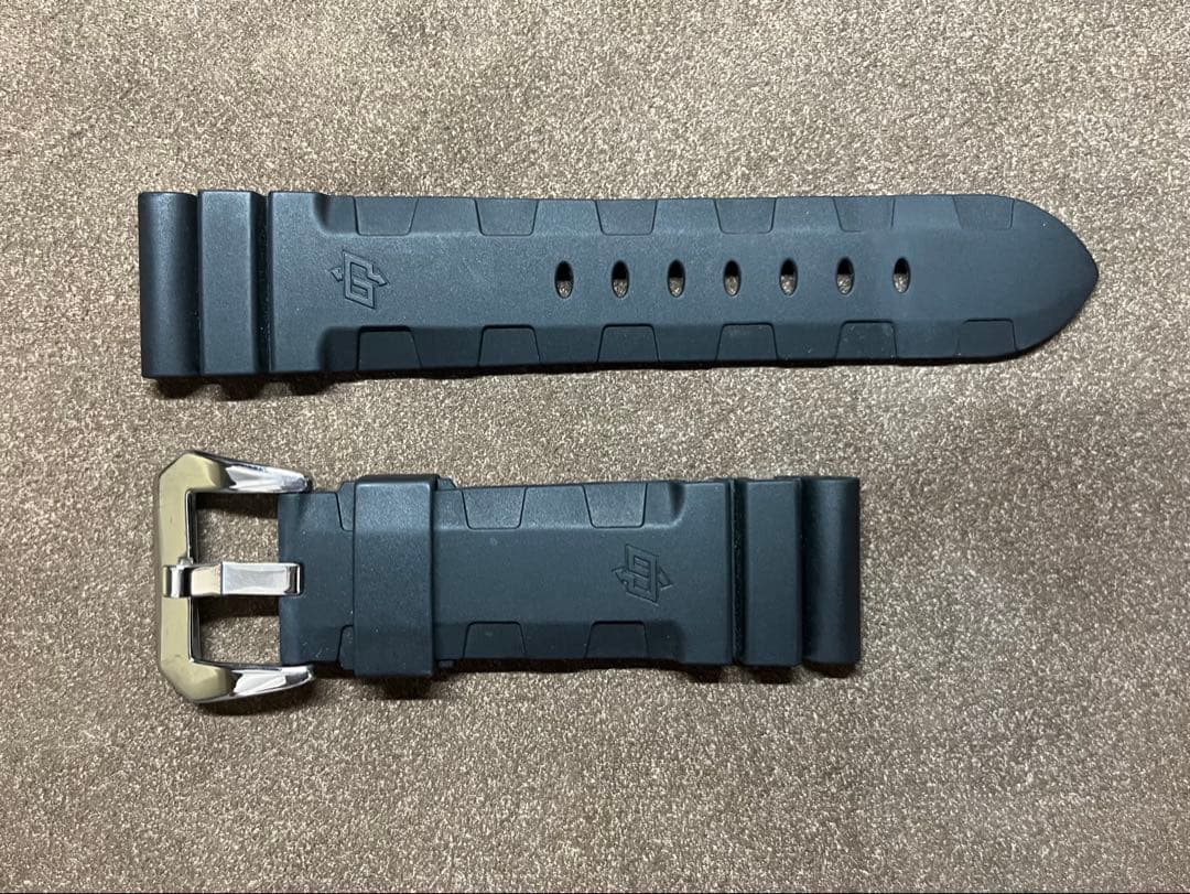 オフィチーネ パネライ ラバーベルト ブラック