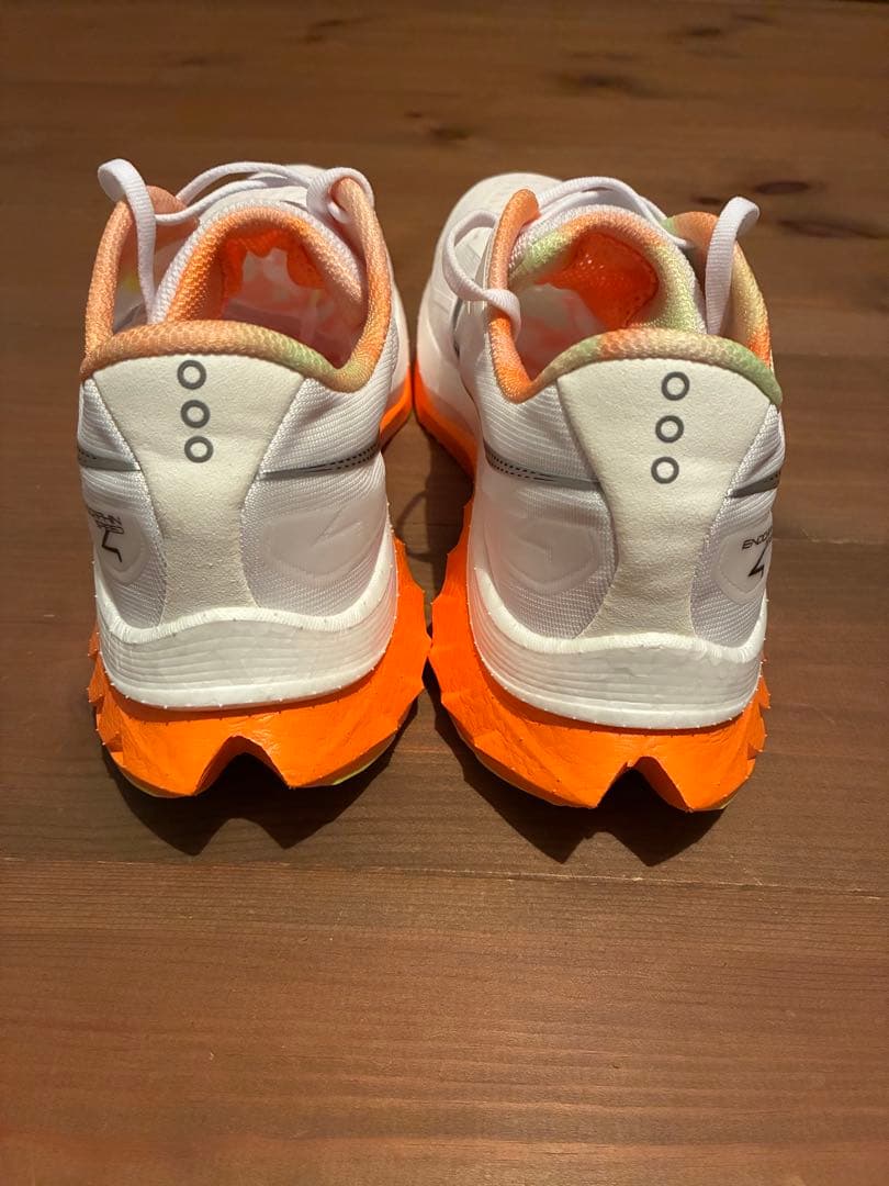 saucony ランニングシューズ ホワイト/オレンジ