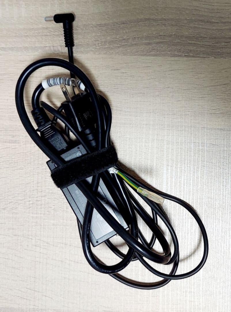 hp ノートパソコン 15-db0000 ホワイト ACアダプター付 ①