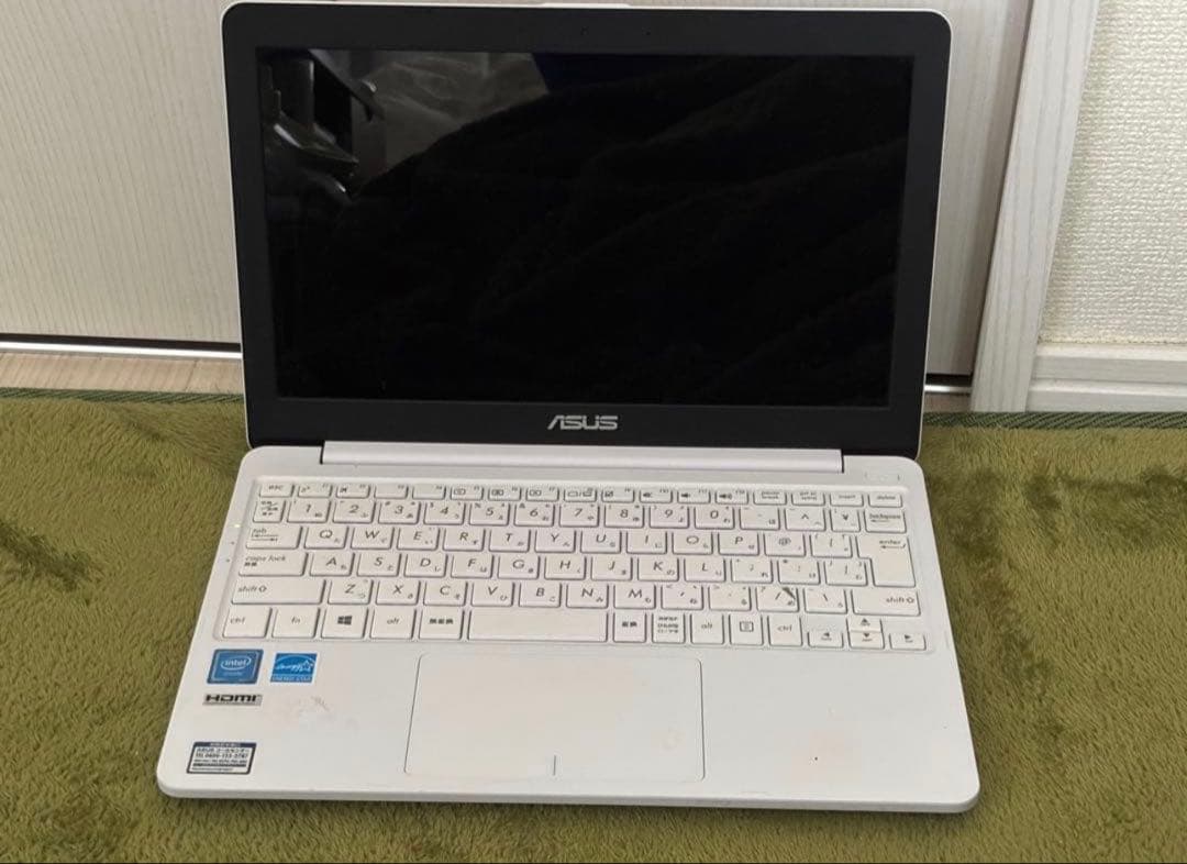 ASUS E203NA ホワイト ノートPC