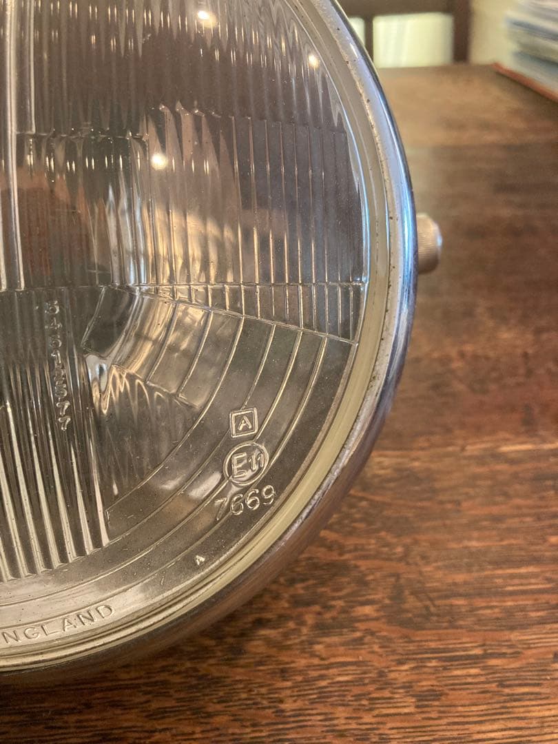 雰囲気抜群　Lucasヘッドライト