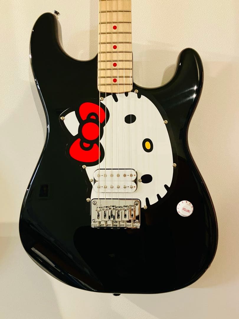 Squire Fender×Hello Kitty Stratocaster