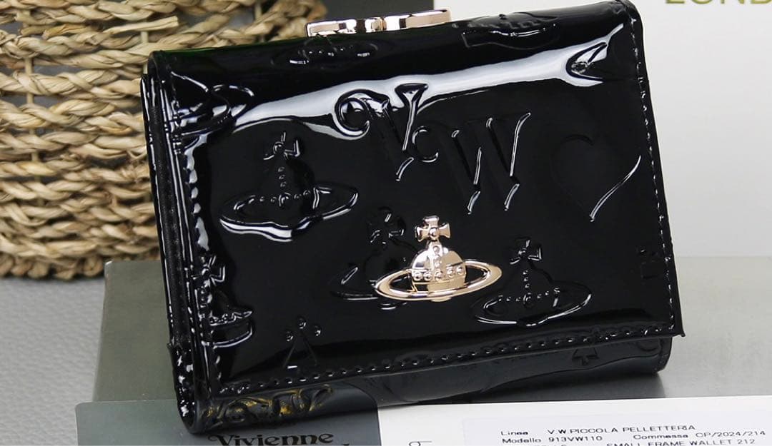 ブラック エナメル 三つ折り財布-110