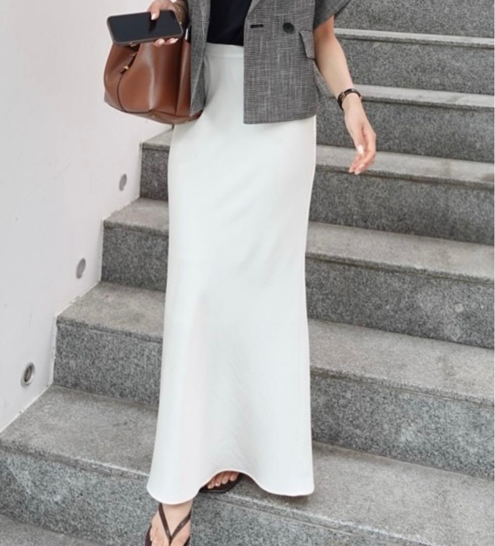 【Aimeine】サテンバイヤススカート　ホワイト