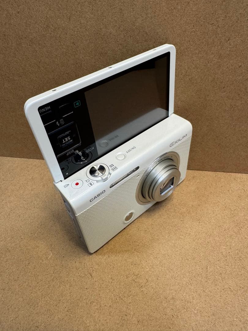 カシオ EXILIM EX-ZR50　自撮り　バッテリー2個付き（新品）