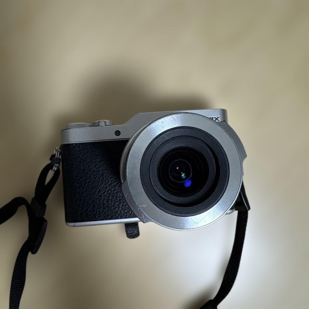 Panasonic ミラーレスカメラ　DC-GF9