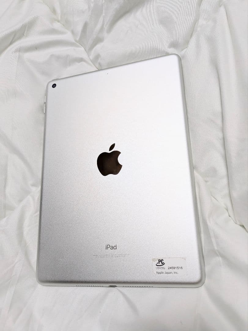 Apple iPad 第５世代)Wi-Fi 32GB シルバーMP2G2J/A
