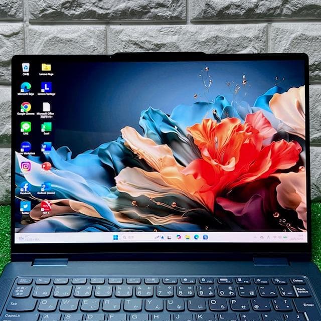 2023《ほぼ未使用》プレミアム2in1コンバーチブル！ Lenovo Yoga