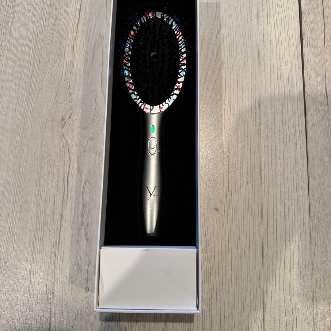 ファイテン　YUKO デイリーケア　LED ヘアブラシ