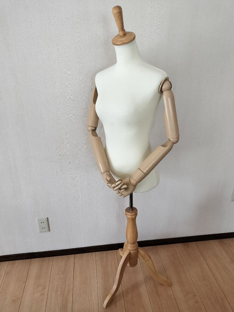 木製腕付き猫脚トルソー