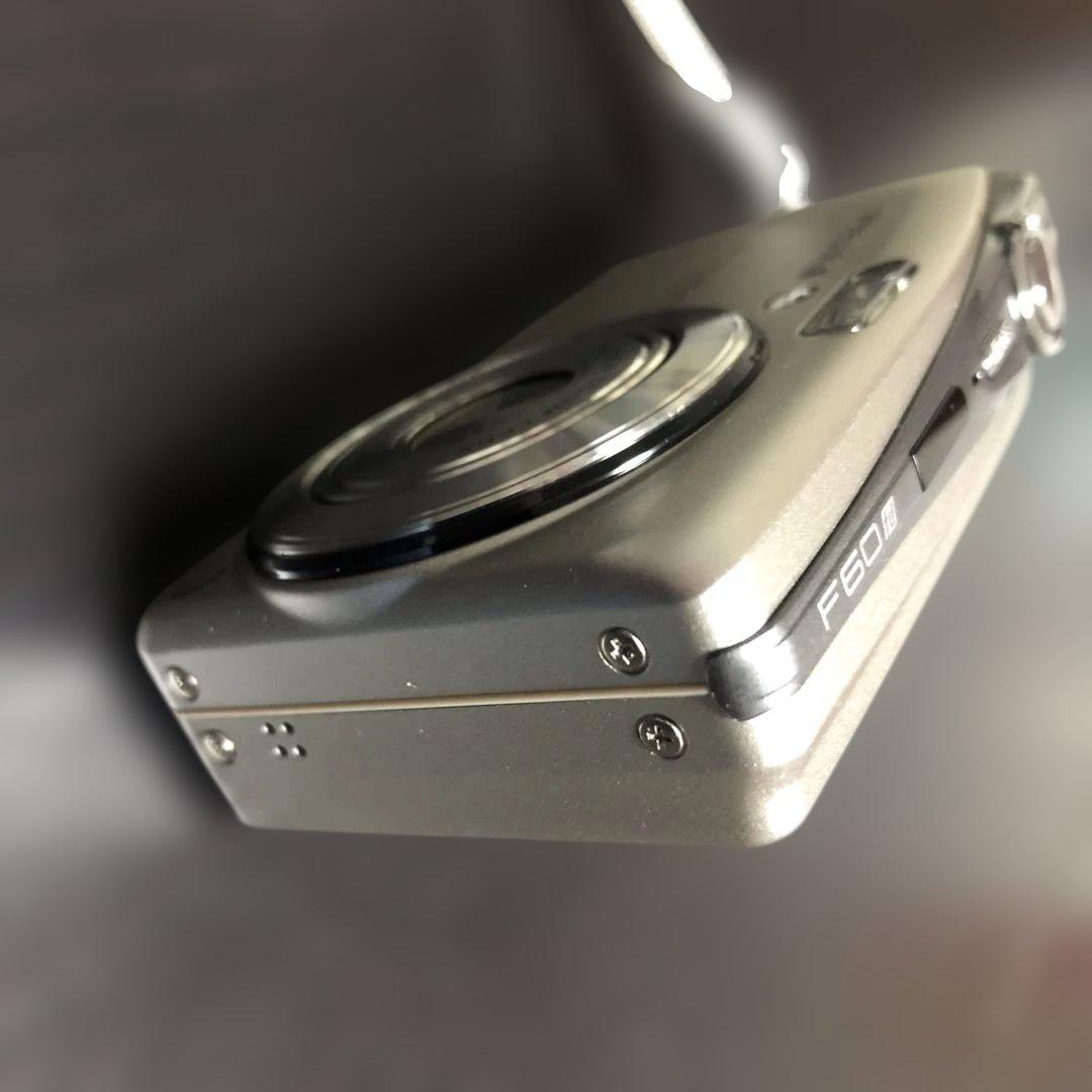 Fujifilm FinePix f60fdデジタルカメラ シルバー