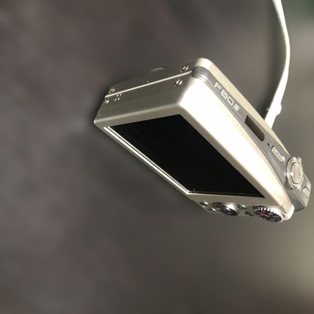 Fujifilm FinePix f60fdデジタルカメラ シルバー