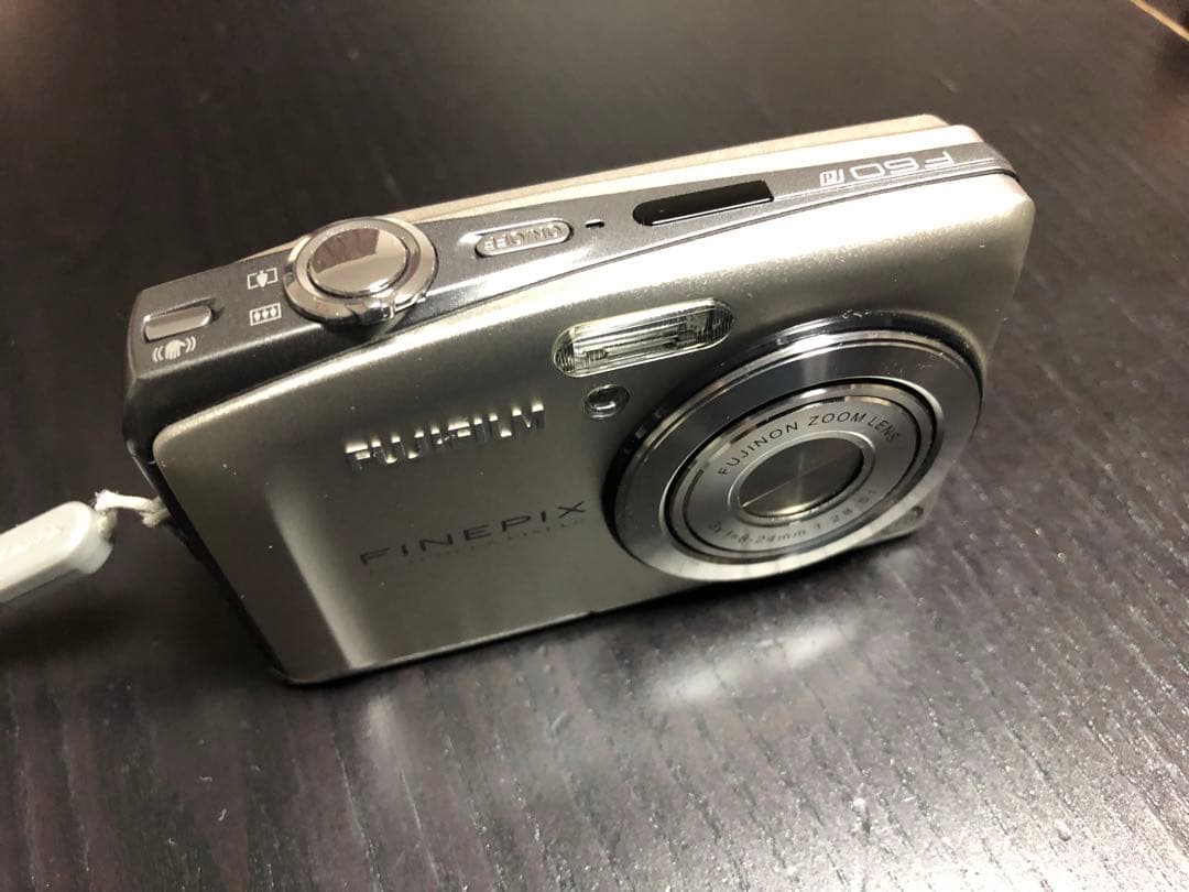 Fujifilm FinePix f60fdデジタルカメラ シルバー