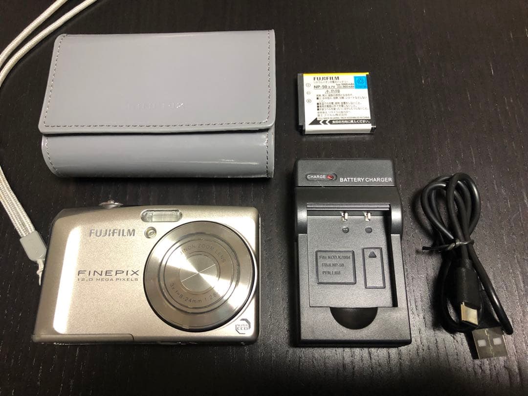 Fujifilm FinePix f60fdデジタルカメラ シルバー