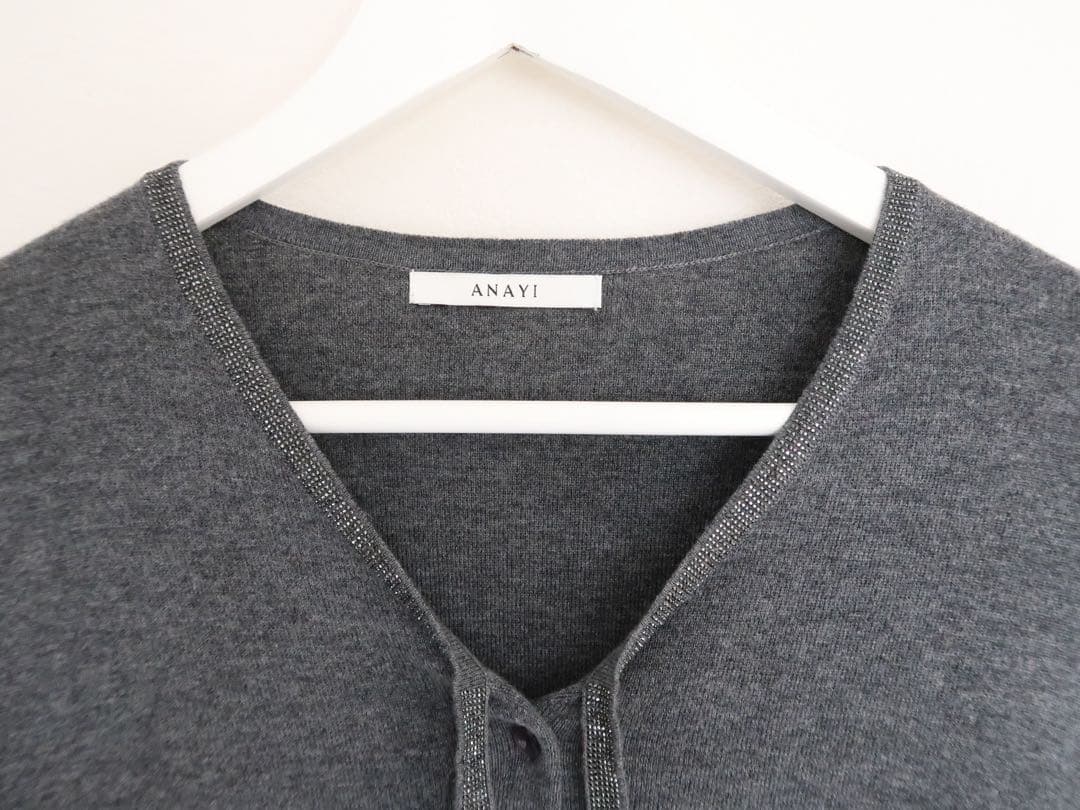 ANAYI 2025年 ステップビジューVネックカーディガン チャコールグレイ