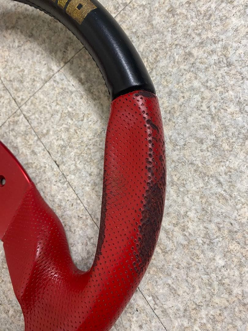 MOMO Commandステアリング 赤黒