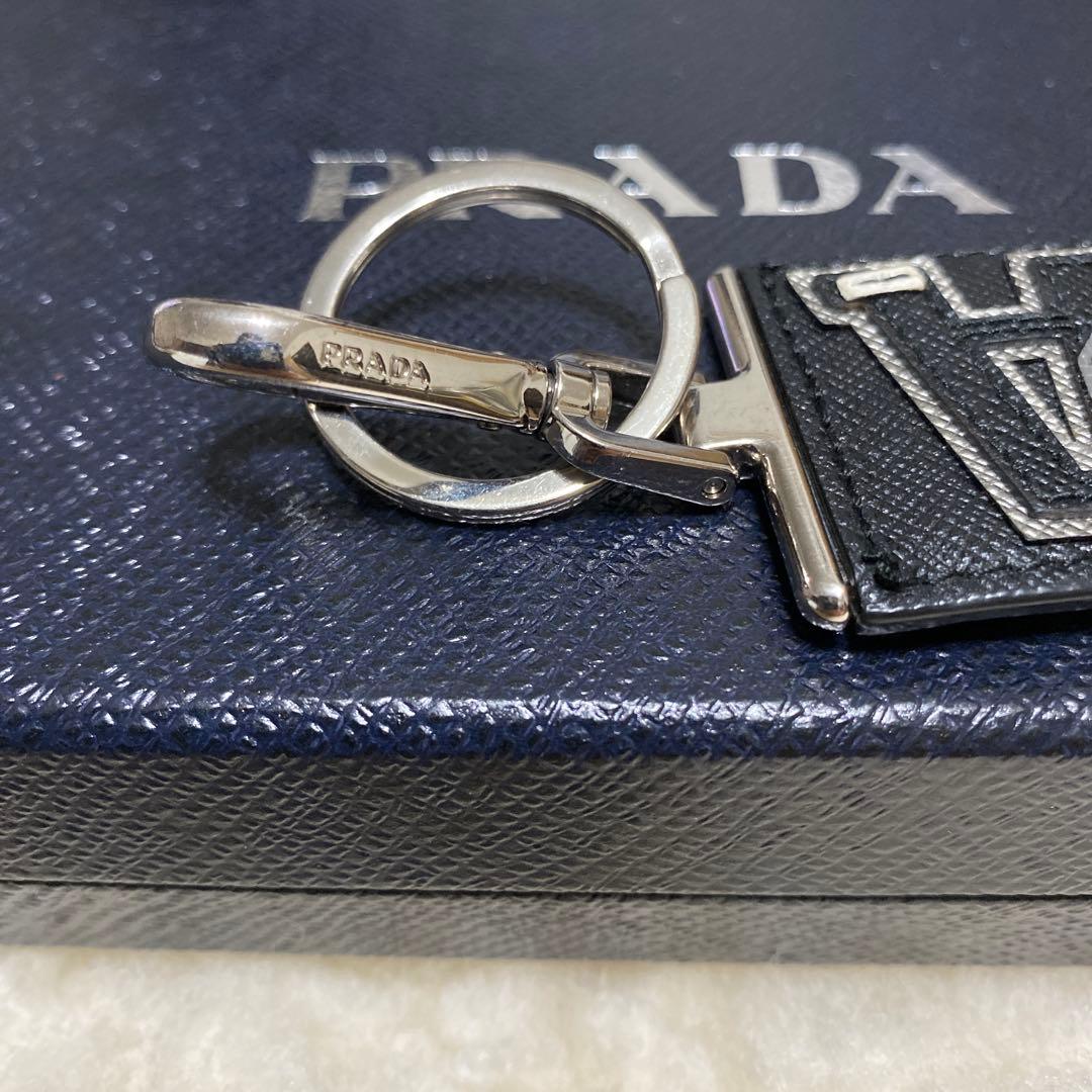 美品　プラダ　PRADA　キーホルダー　キーリング　レザー