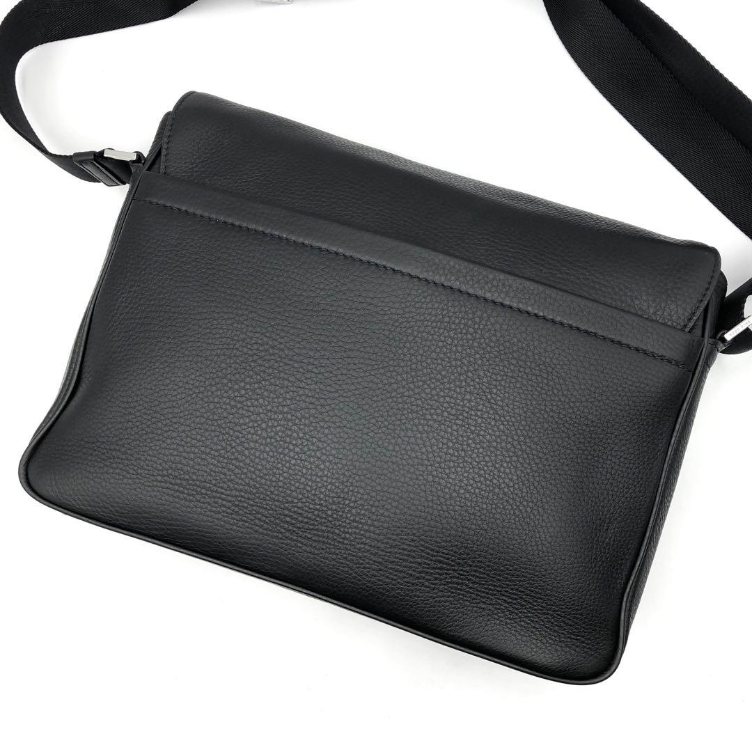 未使用級 ヒューゴボス メッセンジャーバッグ A4 ビジネス シボ革 ブラック