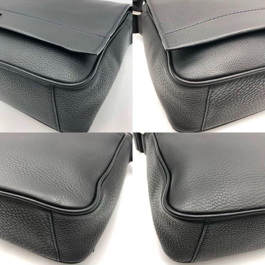 未使用級 ヒューゴボス メッセンジャーバッグ A4 ビジネス シボ革 ブラック