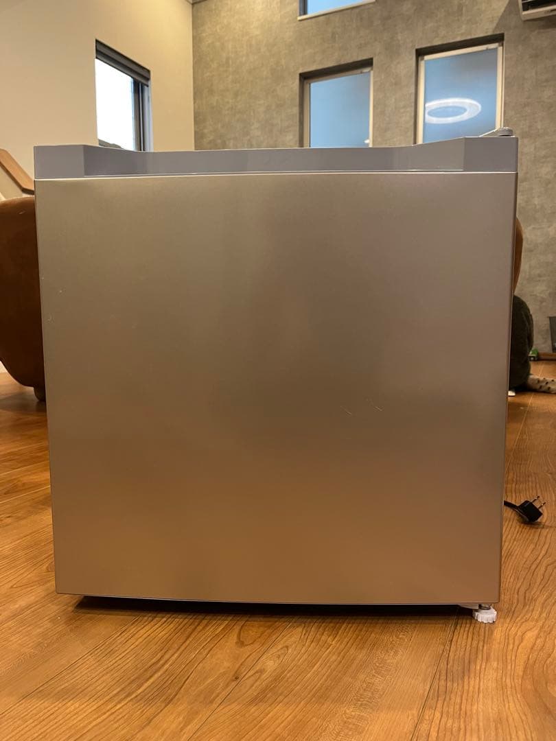 2025年製　コンパクト冷凍庫　31L