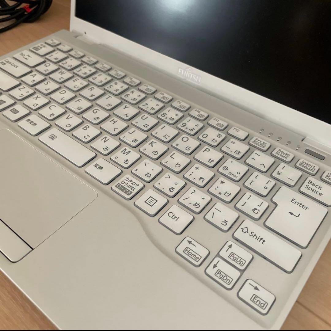 富士通 FMV LIFEBOOK UH90/E3 834g