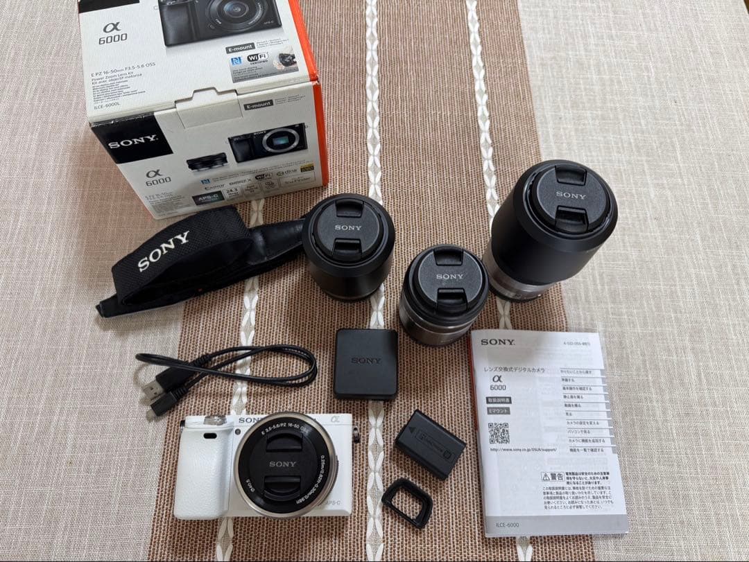 SONY α6000 ミラーレスカメラ ホワイト レンズ3本付き