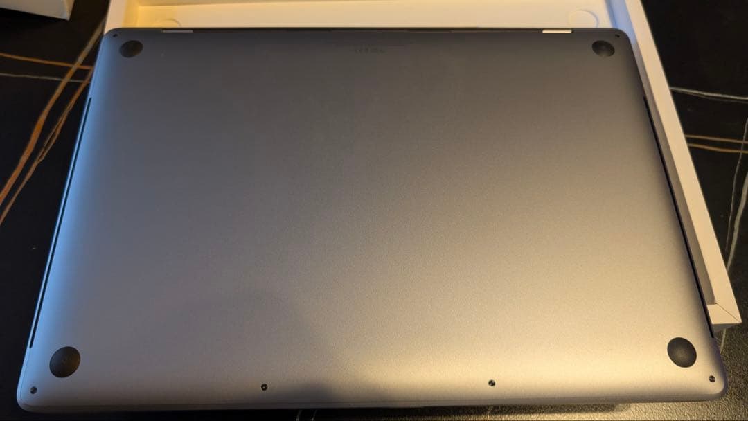 MacBook Pro 16インチ Model No. : A2141