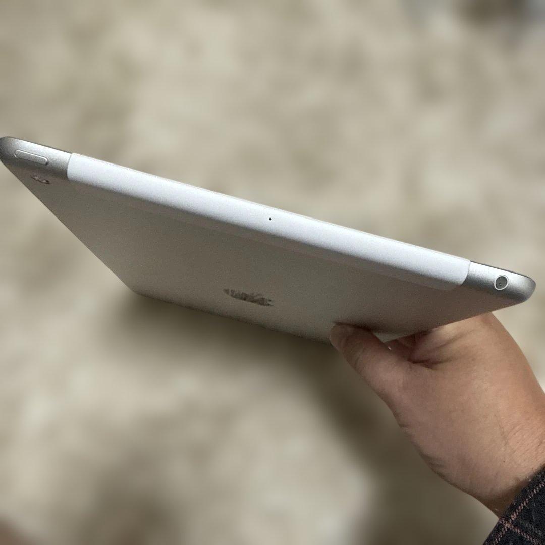 Apple iPad第7世代シルバー A2198 セルラーSIMフリー 32GB