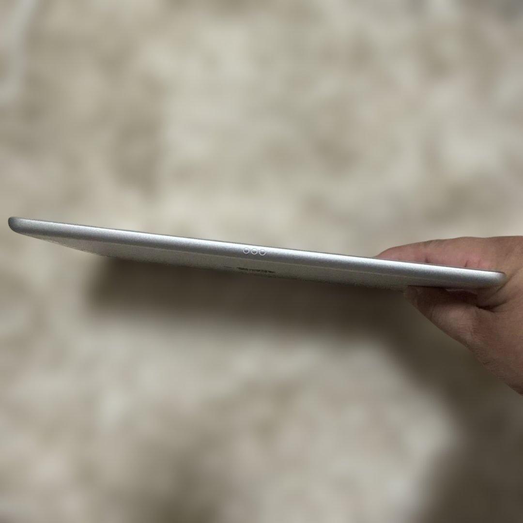 Apple iPad第7世代シルバー A2198 セルラーSIMフリー 32GB