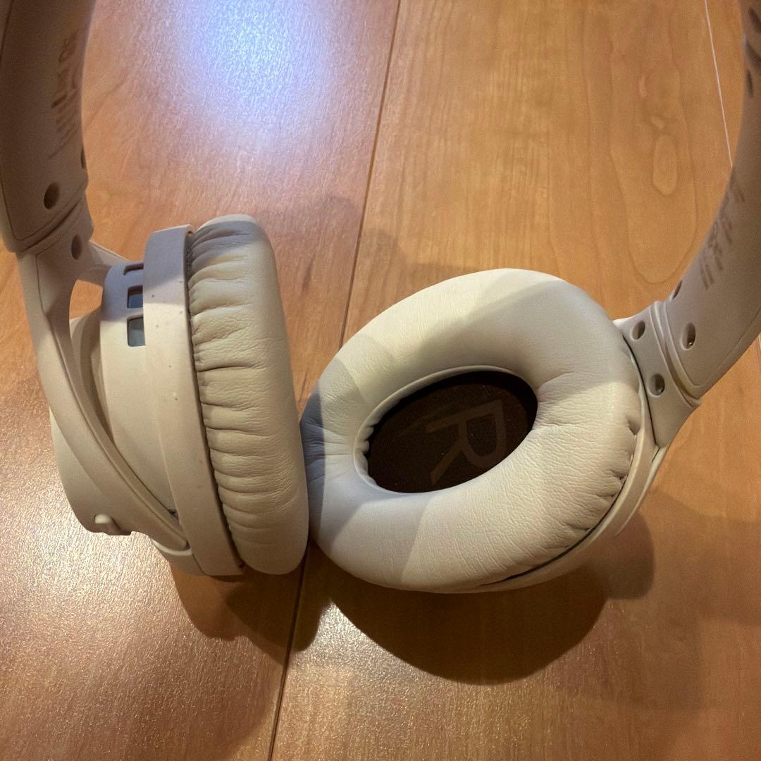 ホワイト ワイヤレスヘッドホン