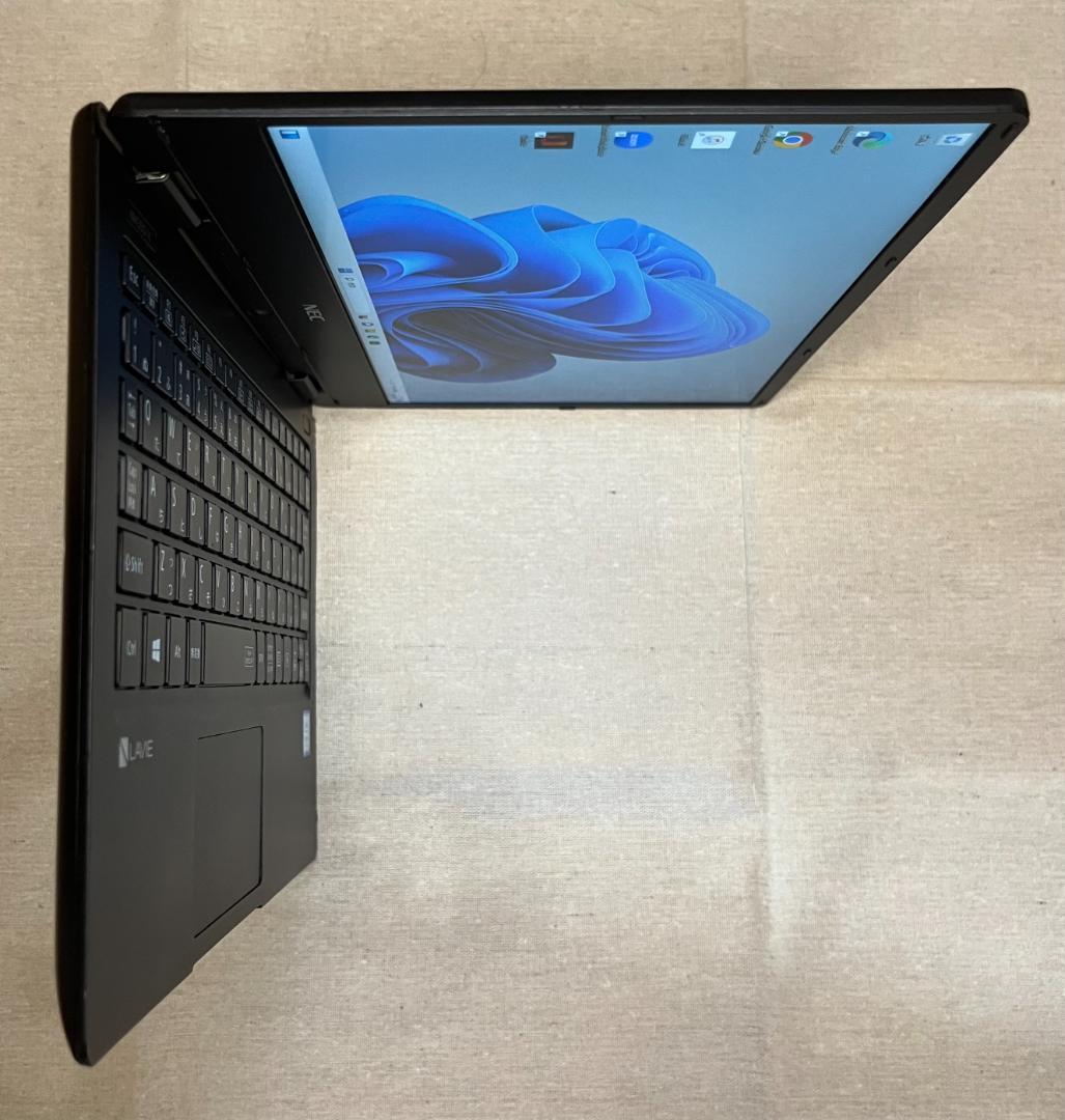 E-35/小型・軽量/m3-7Y30/SSD128GB/4GB/FHD液晶