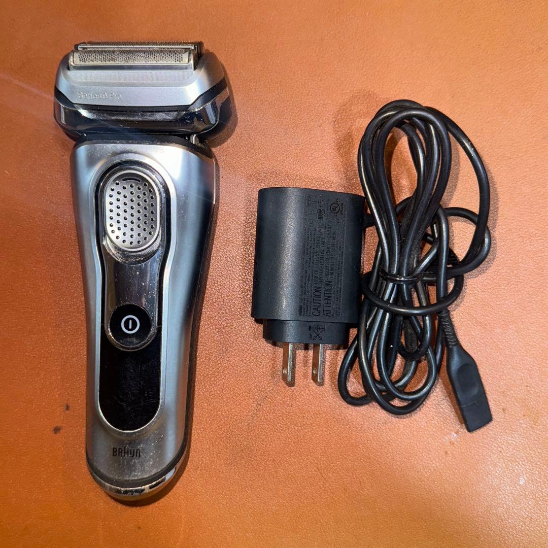 ブラウン　メンズ電気シェーバー　4枚刃　シリーズ9 wet&dry ✨