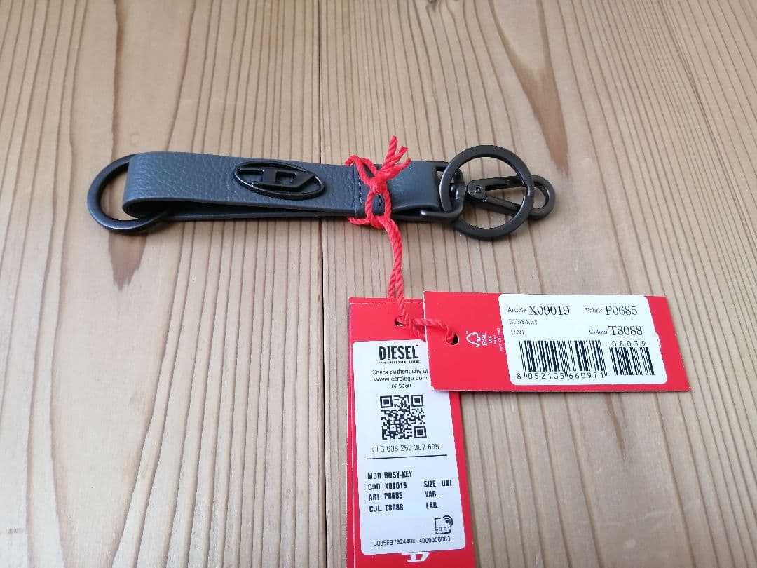 キーホルダー　DIESEL　X09019　グレー