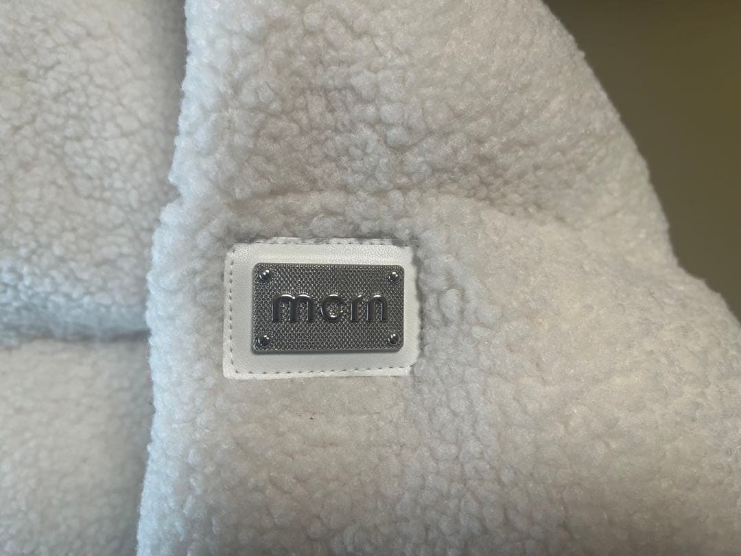 ミシェルマカロン フード付きホワイトダウンジャケット